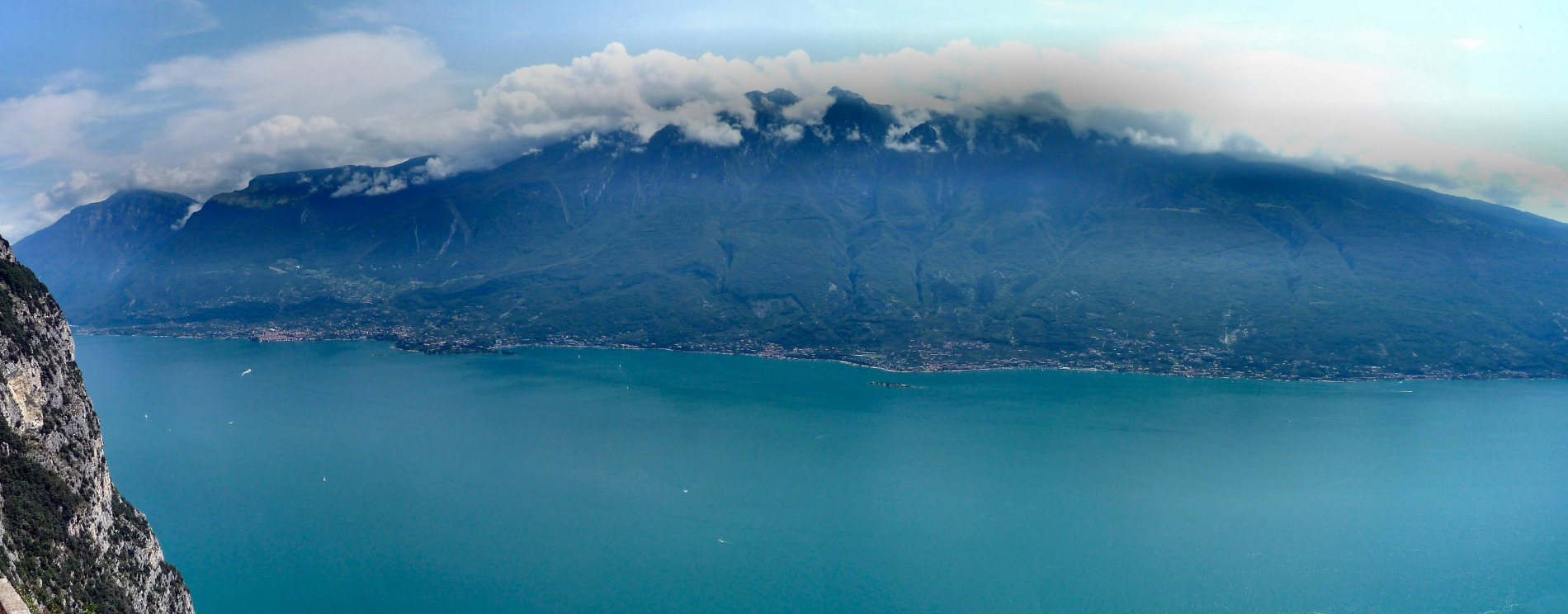 ./Galerie/Urlaub/Italien/Gardasee//20110806_120957-p1030551_stitch.jpg