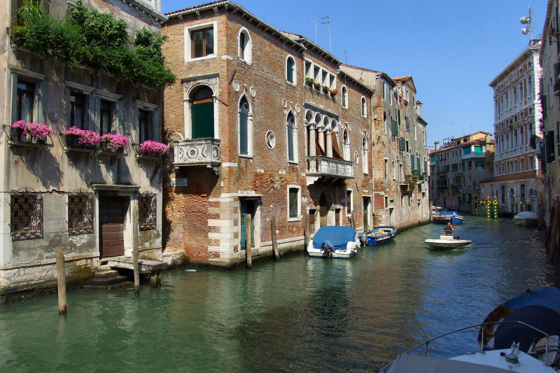 ./Galerie/Urlaub/Italien/Venedig//20080728_112247-dscf4624-26_pano.jpg